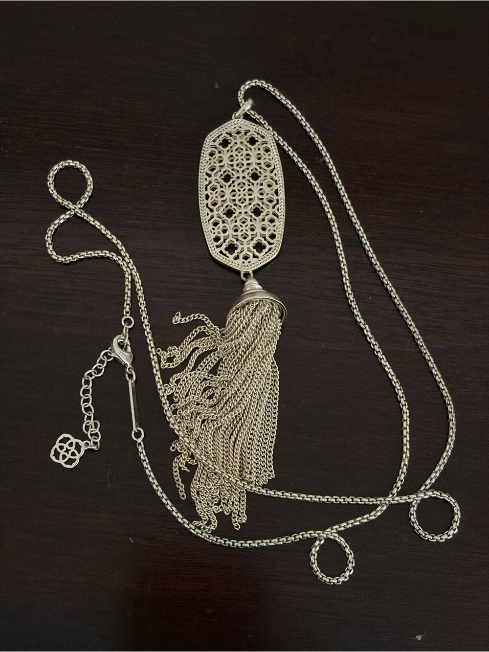 Kendra Scott Benning Necklace in Gold - Picture 2 of 5